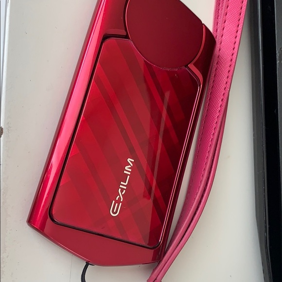 Like new fuchsia Casio exilim selfie camera